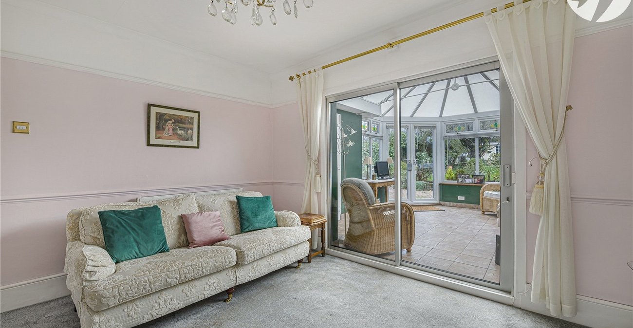 2 bedroom bungalow for sale in South Welling | Robinson Jackson