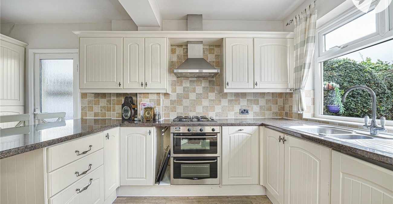 2 bedroom bungalow for sale in South Welling | Robinson Jackson