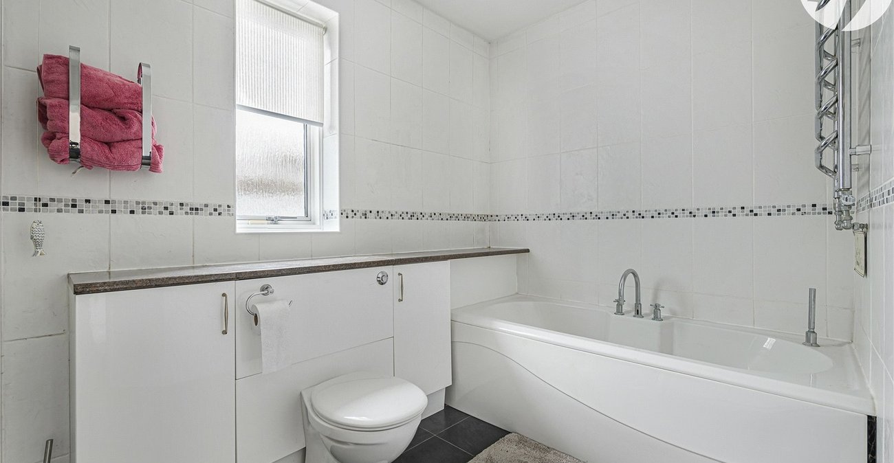 2 bedroom bungalow for sale in South Welling | Robinson Jackson