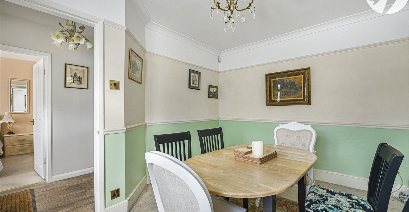 2 bedroom bungalow for sale in South Welling | Robinson Jackson