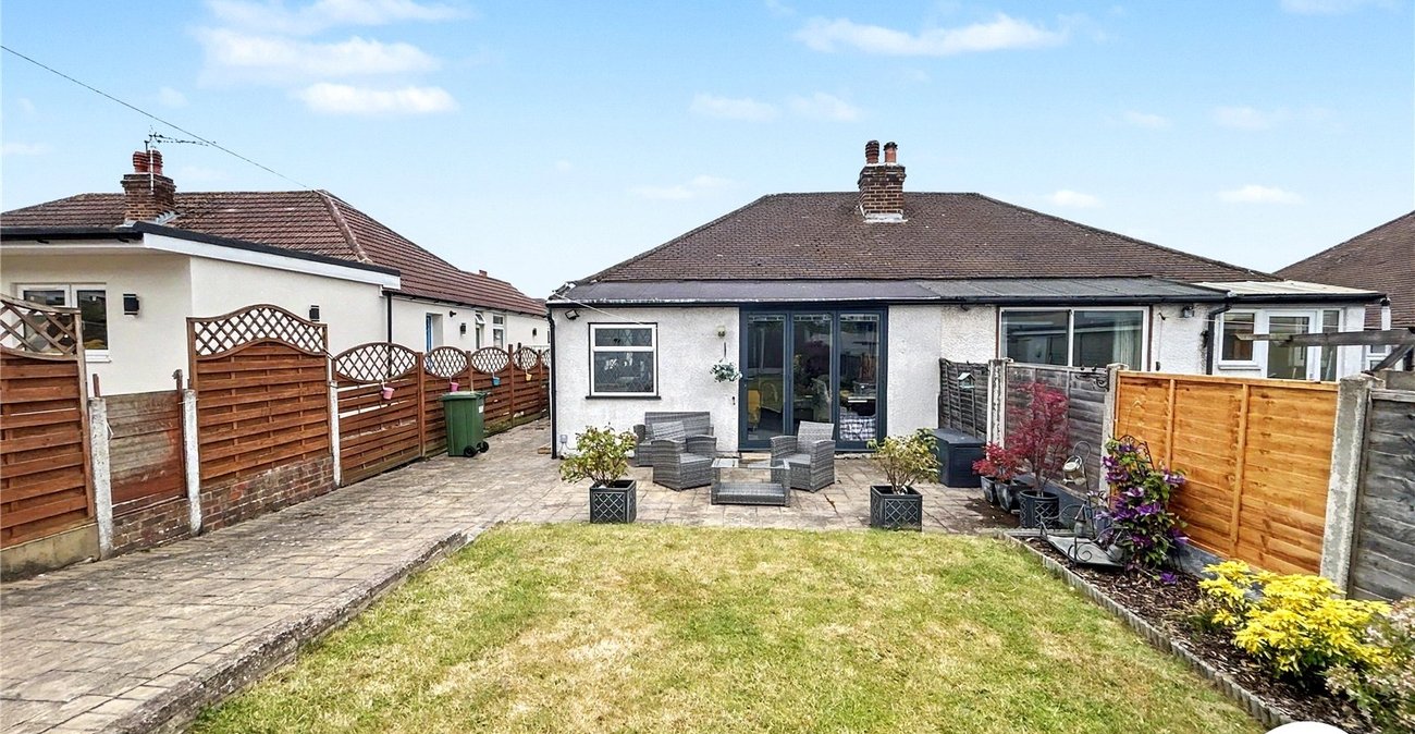 2 bedroom bungalow for sale in Welling | Robinson Jackson
