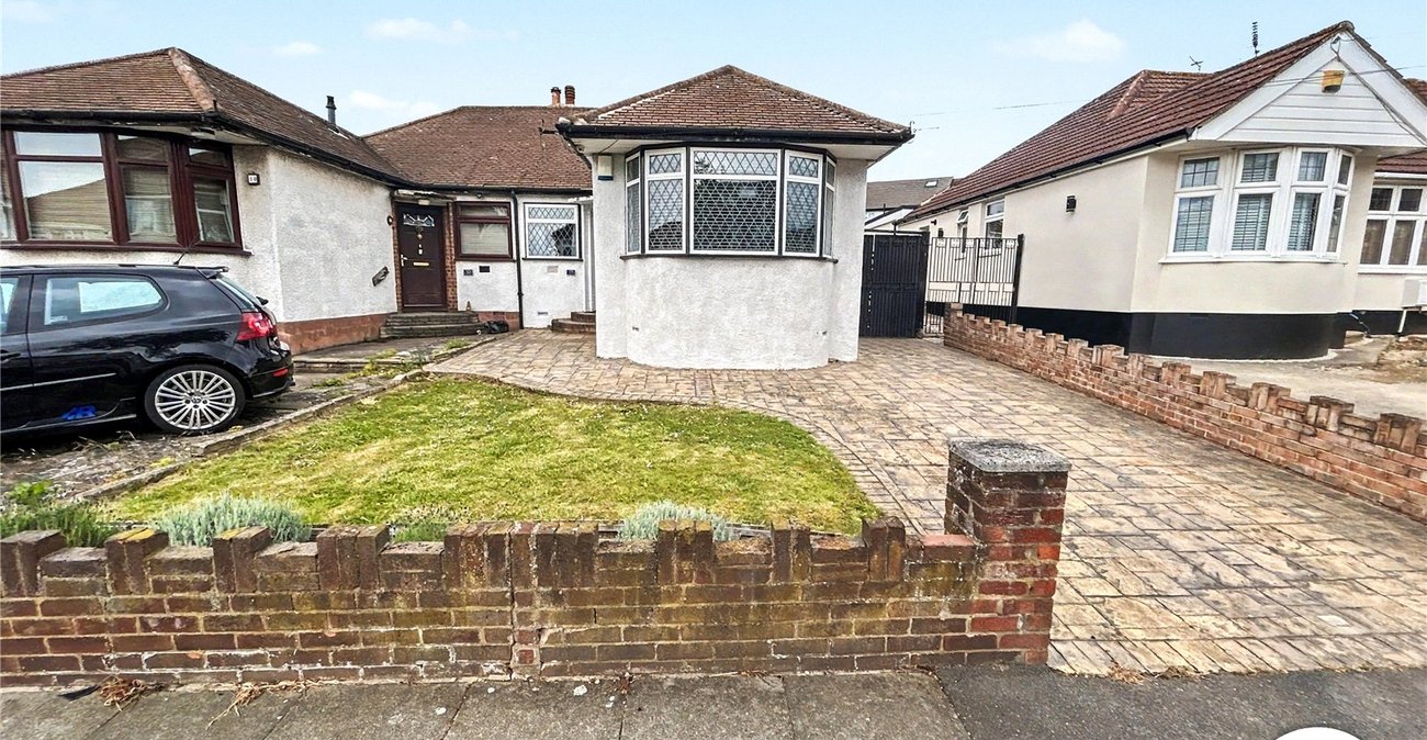 2 bedroom bungalow for sale in Welling | Robinson Jackson