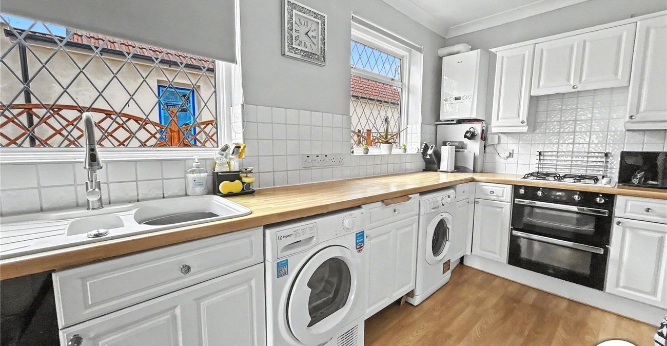 2 bedroom bungalow for sale in Welling | Robinson Jackson