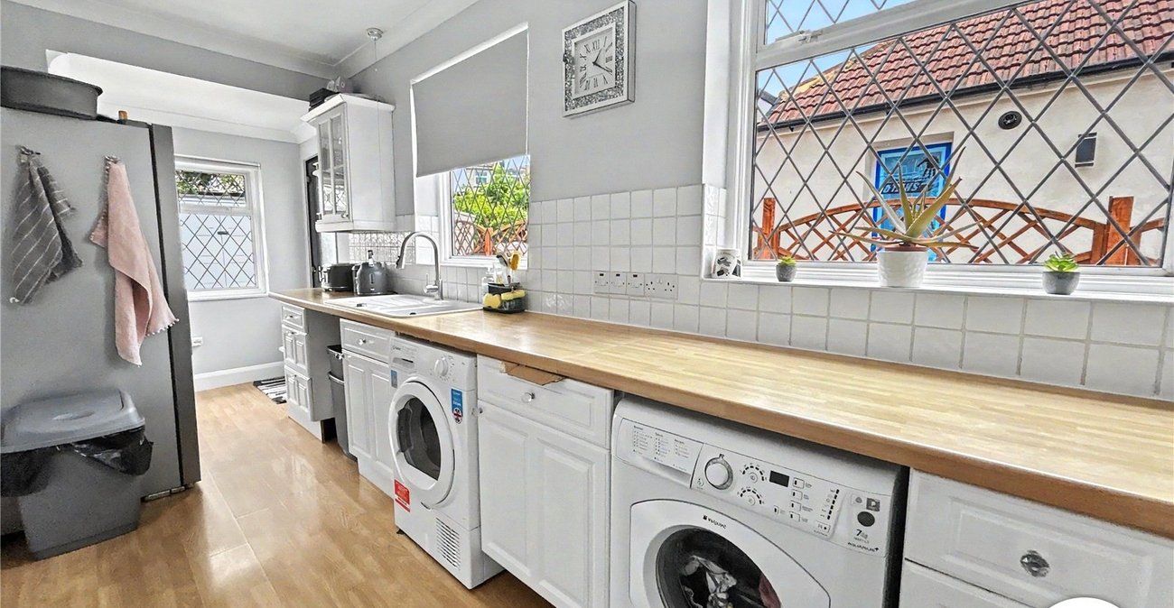 2 bedroom bungalow for sale in Welling | Robinson Jackson