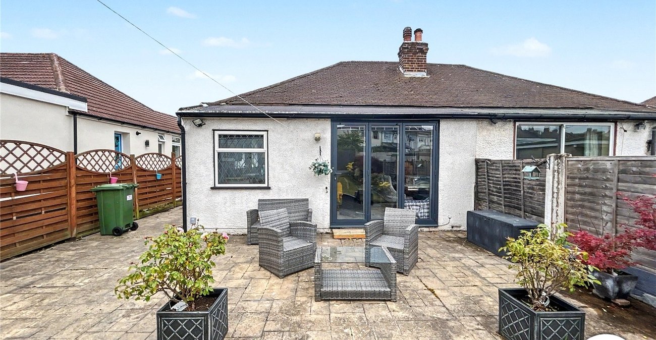 2 bedroom bungalow for sale in Welling | Robinson Jackson