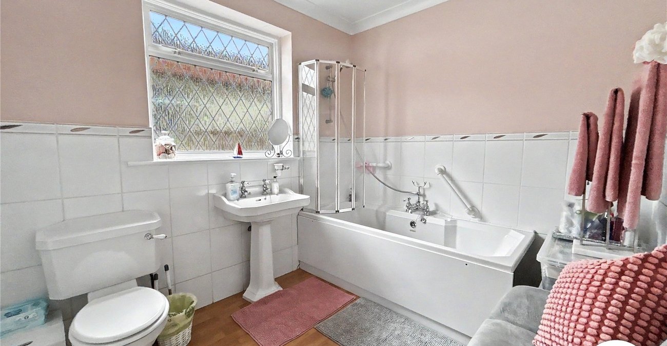 2 bedroom bungalow for sale in Welling | Robinson Jackson