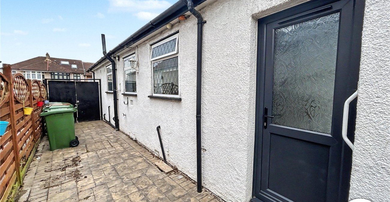 2 bedroom bungalow for sale in Welling | Robinson Jackson