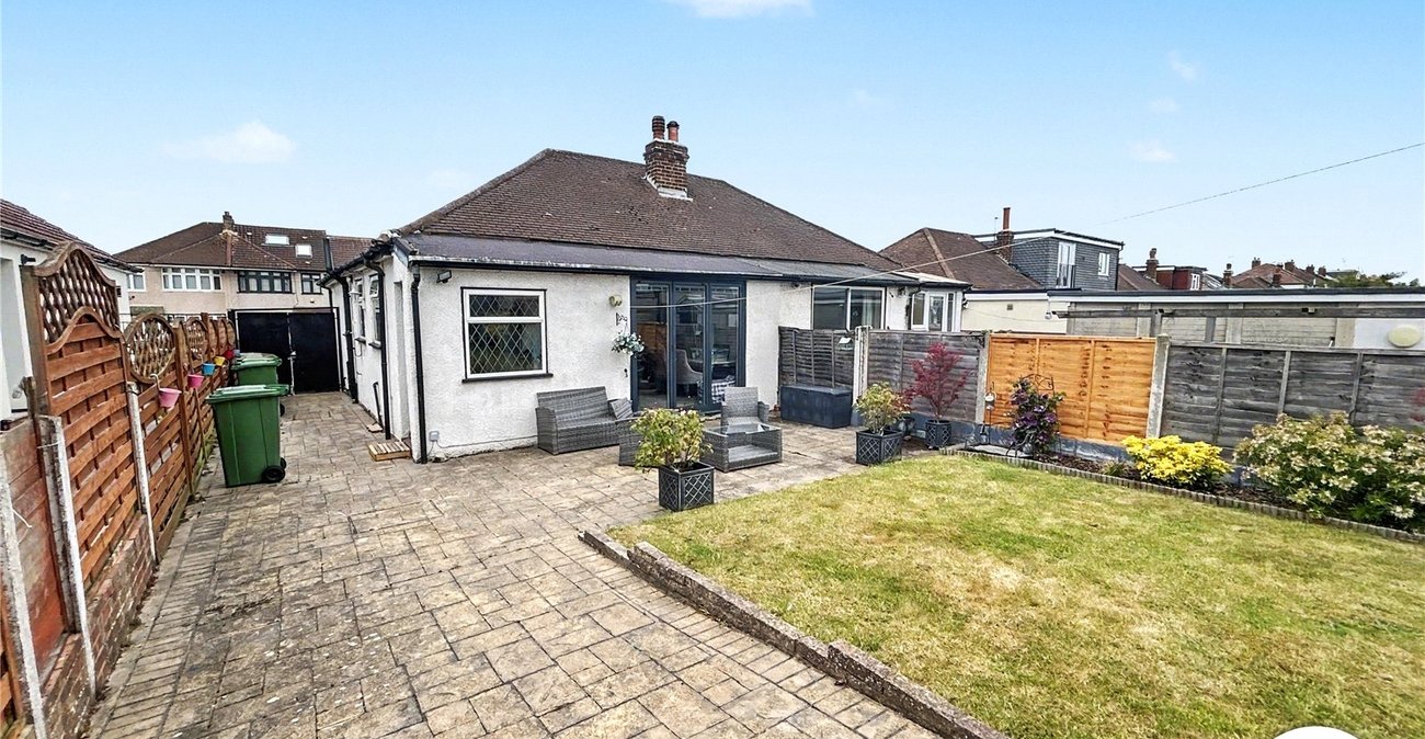 2 bedroom bungalow for sale in Welling | Robinson Jackson