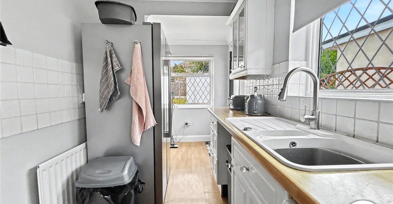2 bedroom bungalow for sale in Welling | Robinson Jackson
