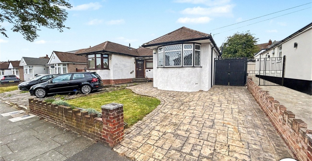 2 bedroom bungalow for sale in Welling | Robinson Jackson