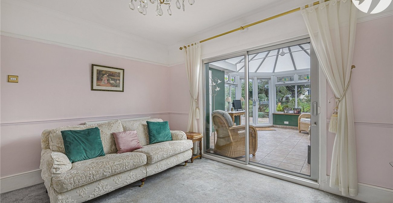 2 bedroom bungalow for sale in Welling | Robinson Jackson