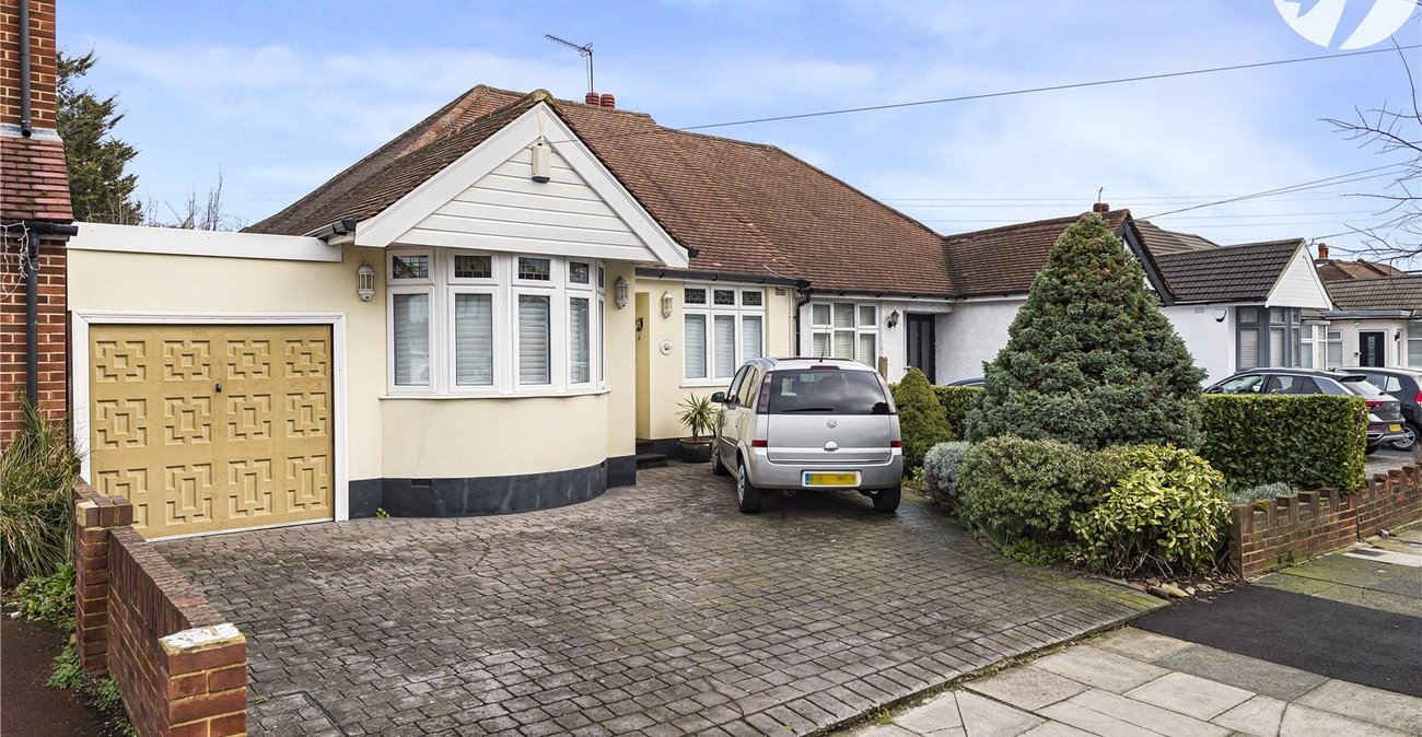 2 bedroom bungalow for sale in Welling | Robinson Jackson