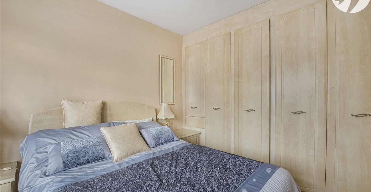 2 bedroom bungalow for sale in Welling | Robinson Jackson
