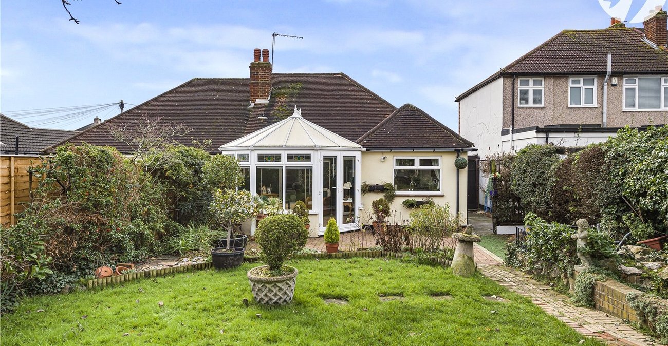 2 bedroom bungalow for sale in Welling | Robinson Jackson