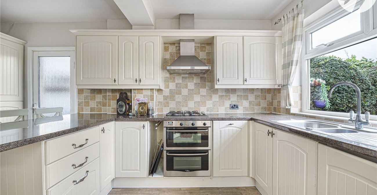 2 bedroom bungalow for sale in Welling | Robinson Jackson