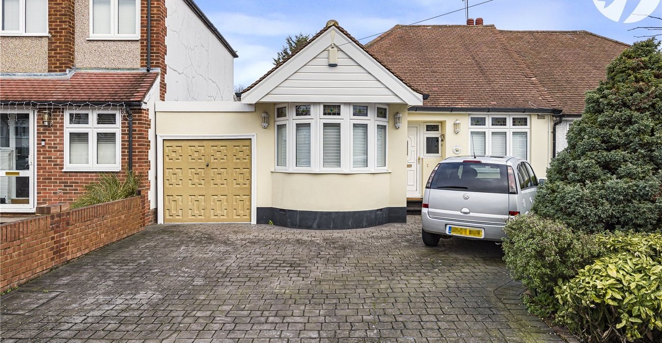 2 bedroom bungalow for sale in Welling | Robinson Jackson