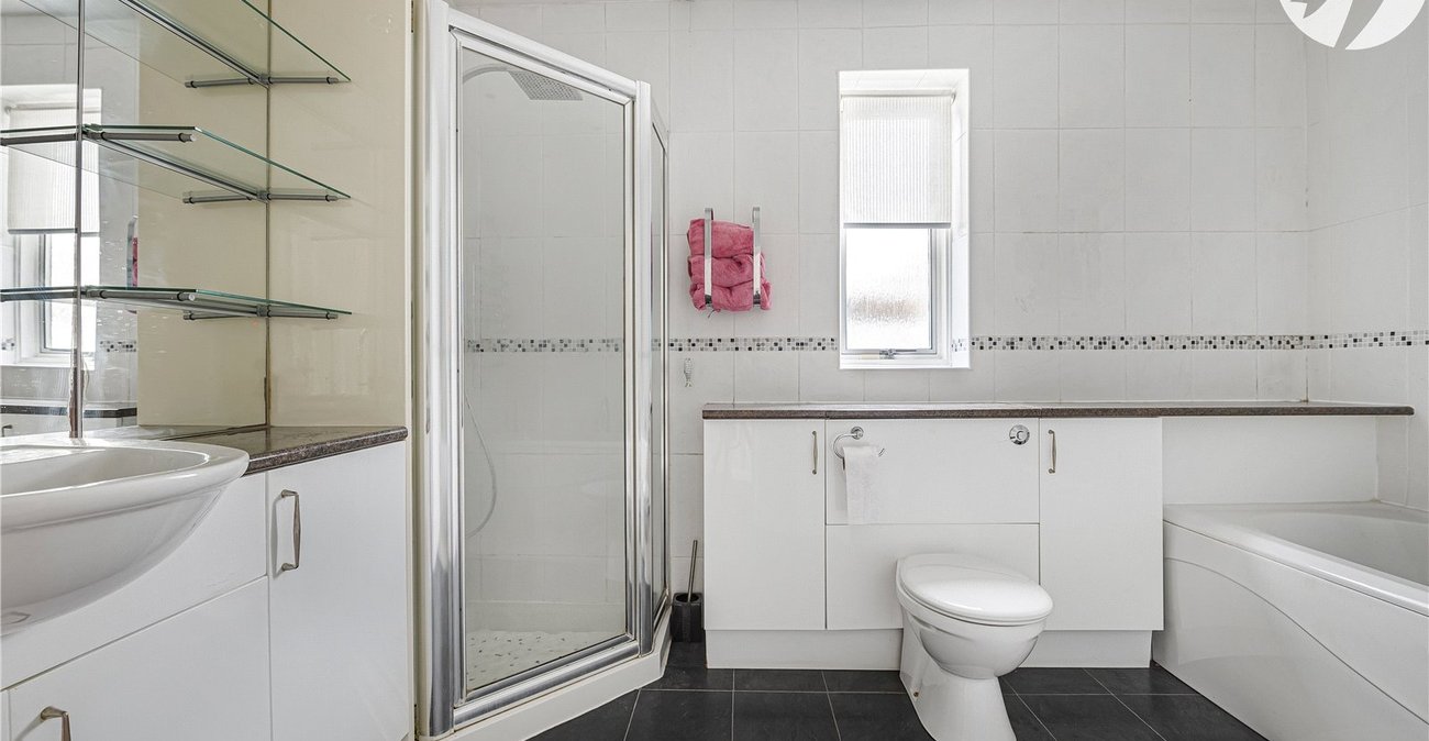 2 bedroom bungalow for sale in Welling | Robinson Jackson