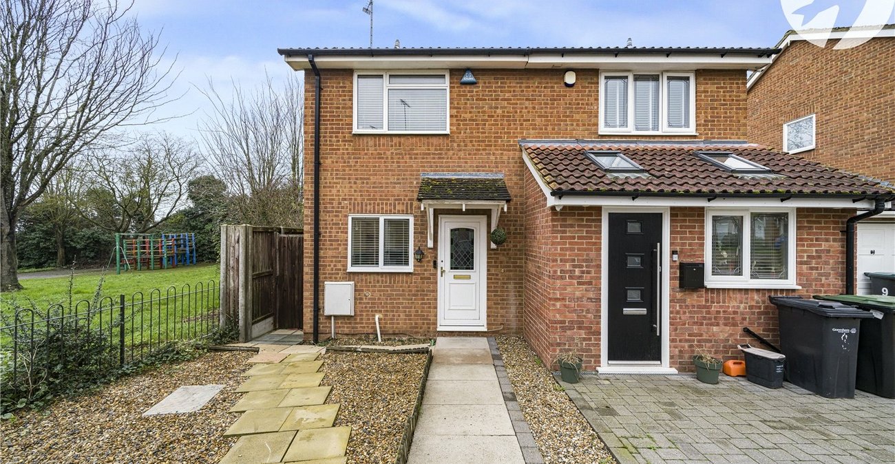 2 bedroom house for sale in Chalk | Robinson Michael & Jackson