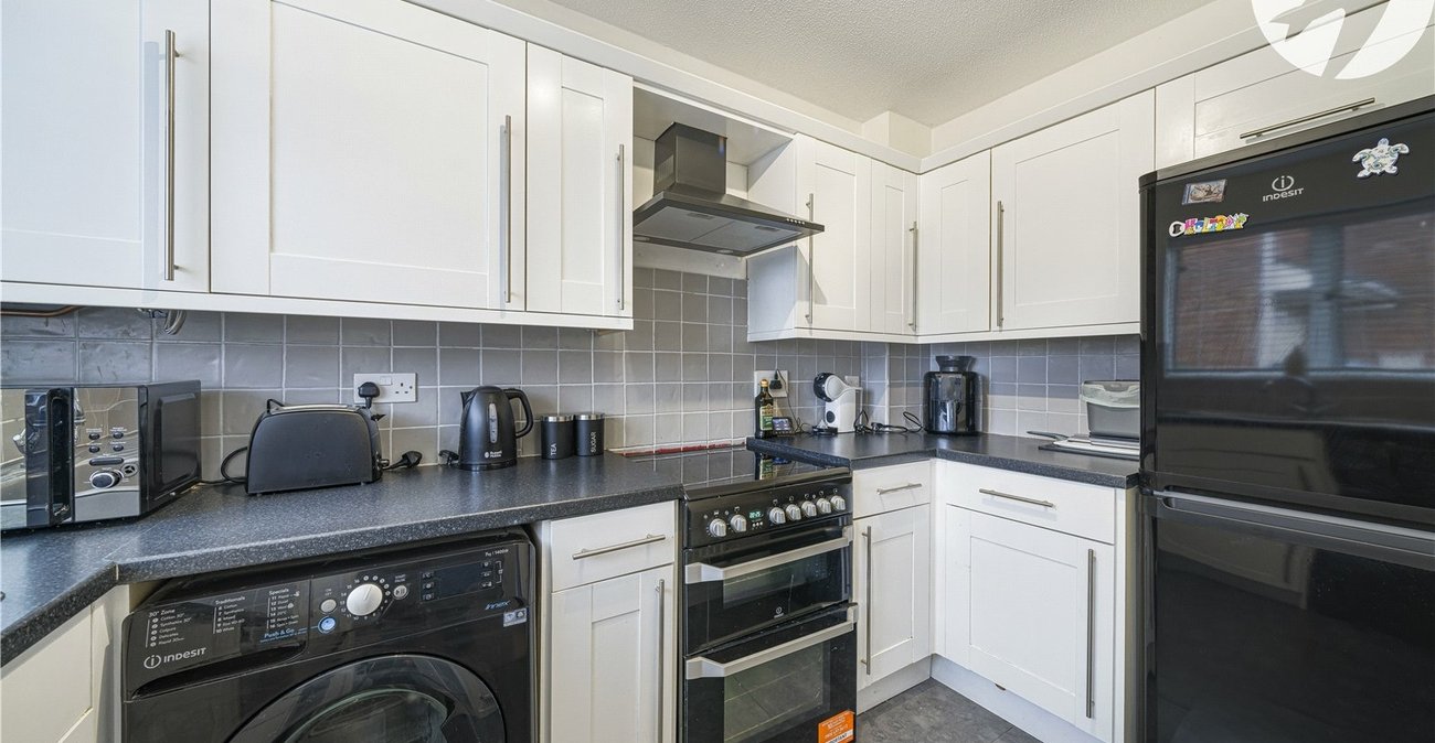 2 bedroom house for sale in Chalk | Robinson Michael & Jackson