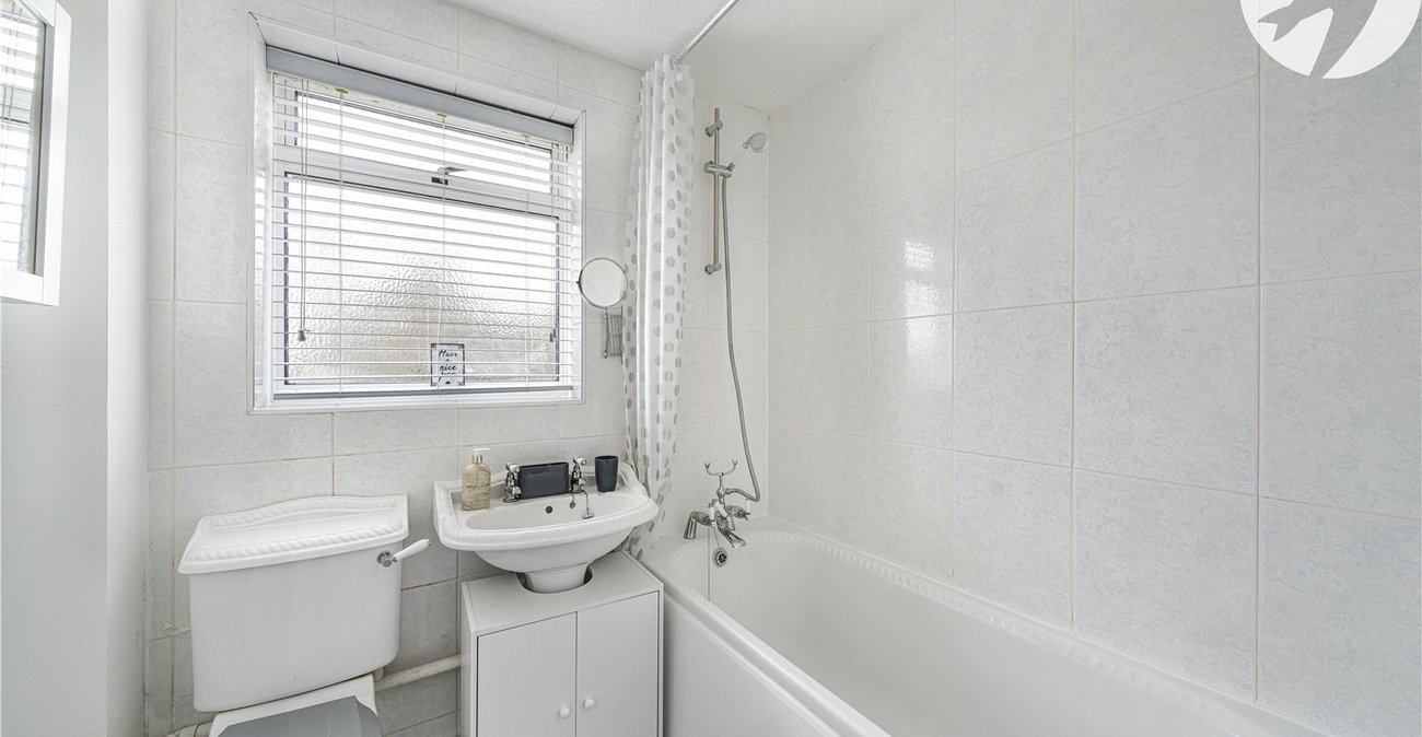 2 bedroom house for sale in Chalk | Robinson Michael & Jackson