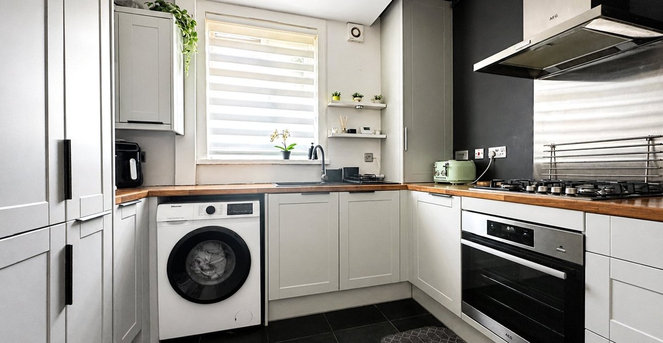 3 bedroom house for sale in London | Robinson Jackson