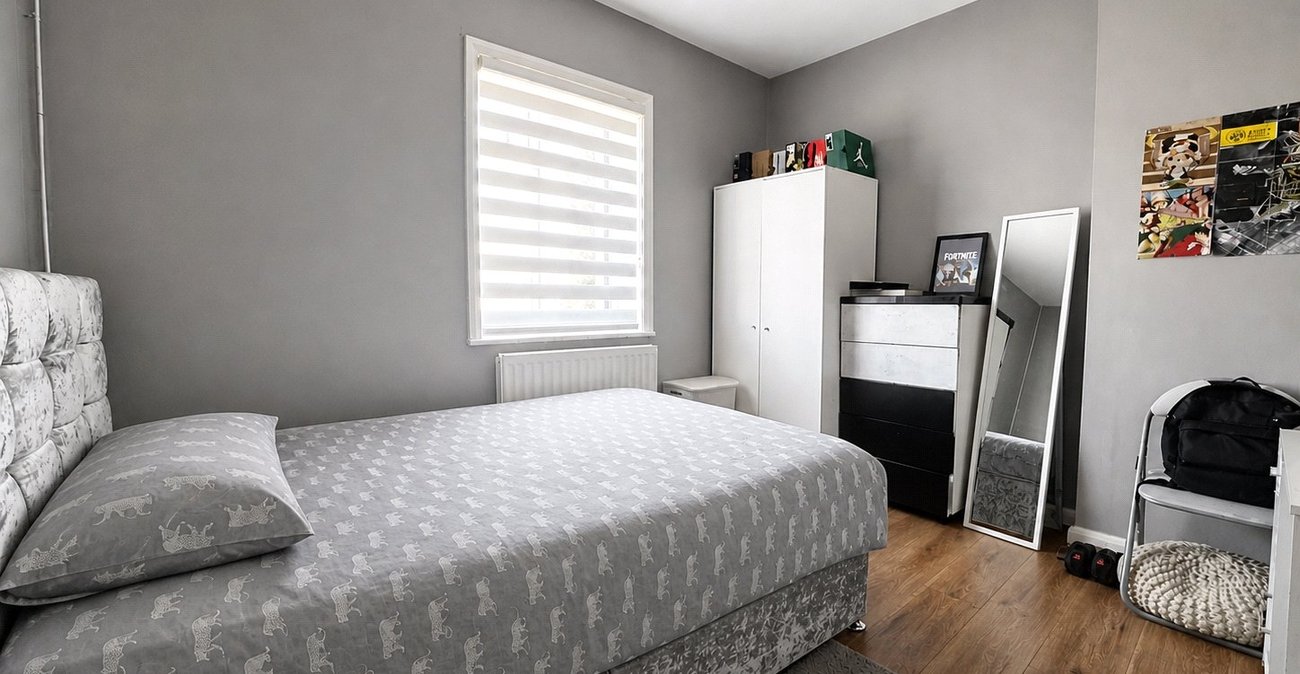 3 bedroom house for sale in London | Robinson Jackson