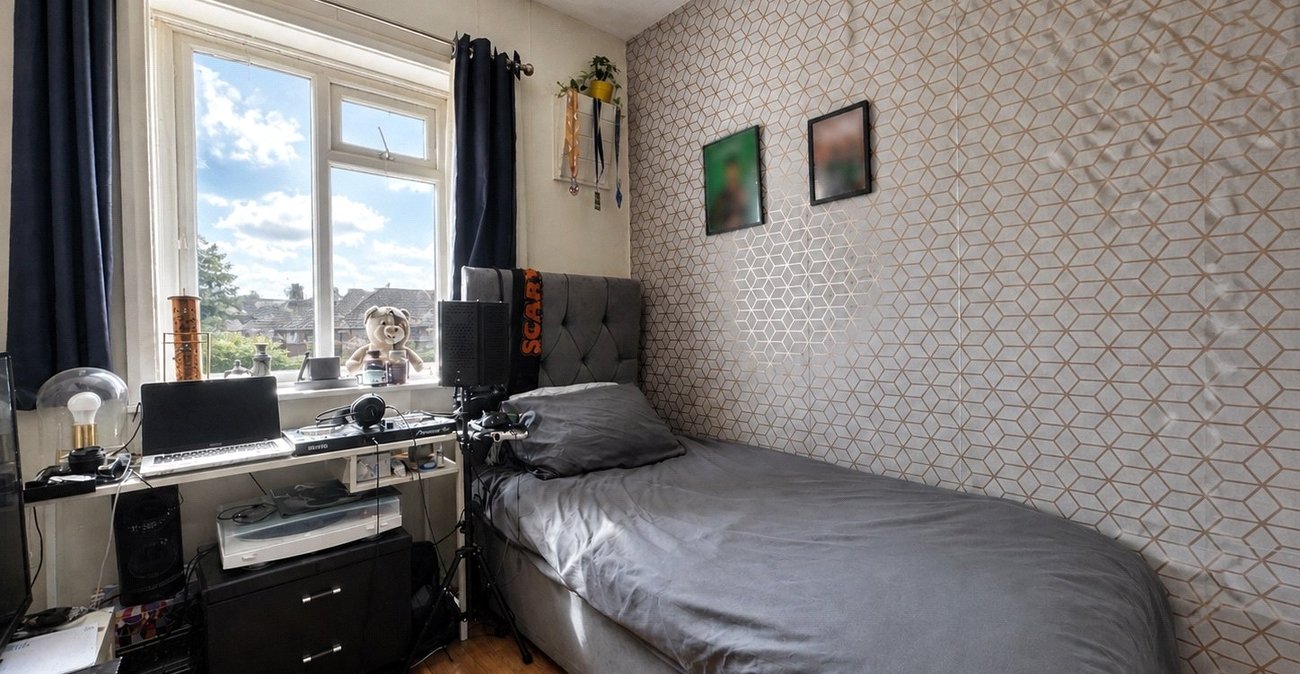 3 bedroom house for sale in London | Robinson Jackson
