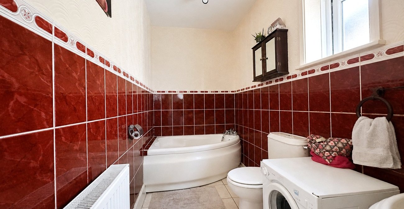3 bedroom house for sale in London | Robinson Jackson