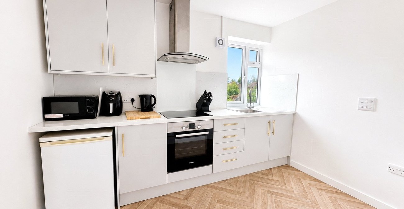 2 bedroom property for sale in London | Robinson Jackson