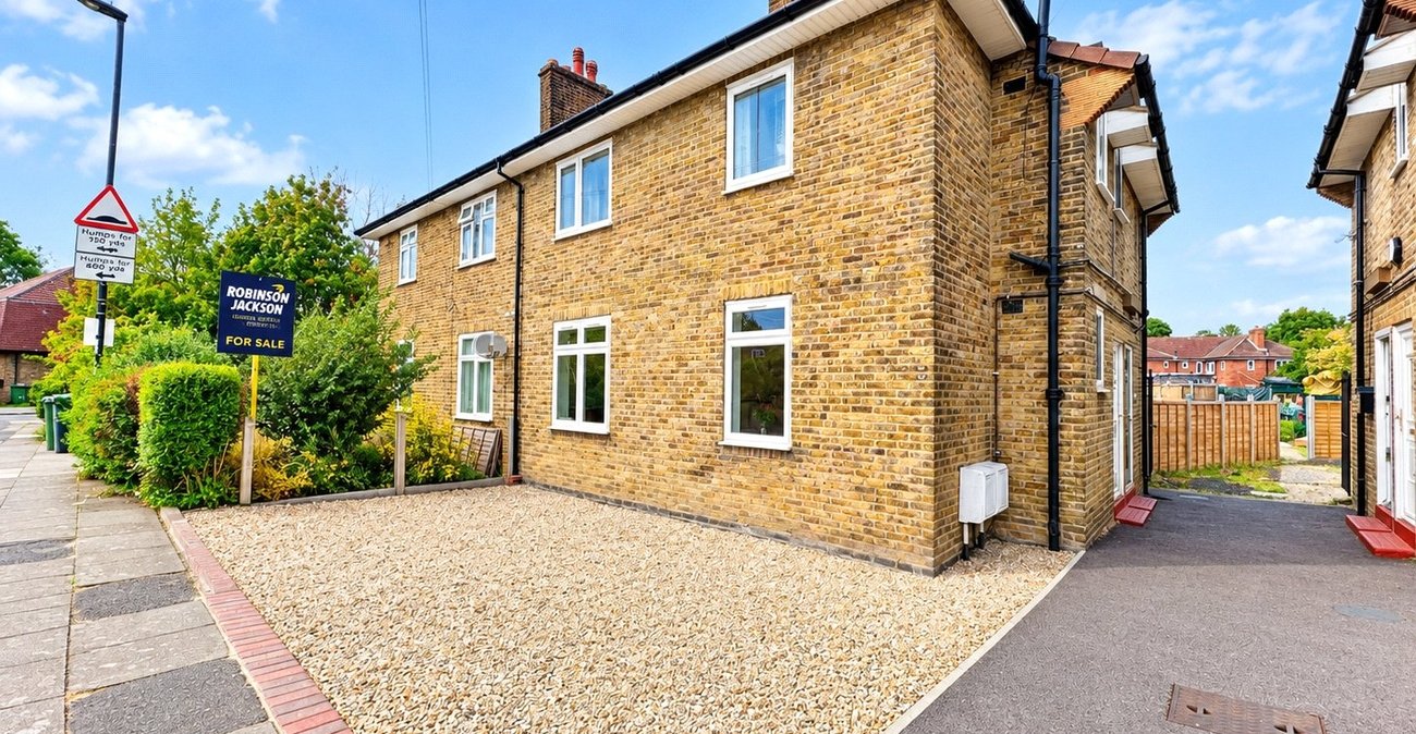 2 bedroom property for sale in London | Robinson Jackson