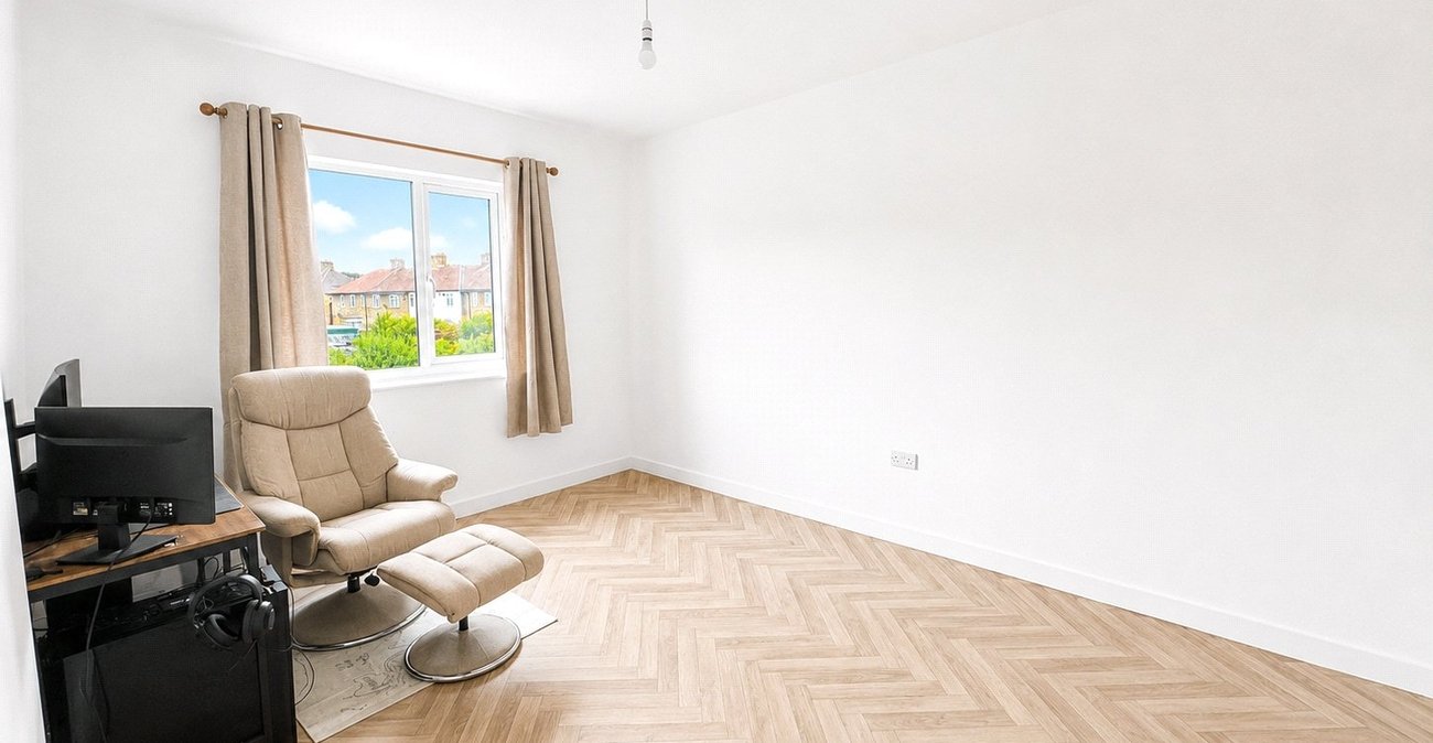 2 bedroom property for sale in London | Robinson Jackson