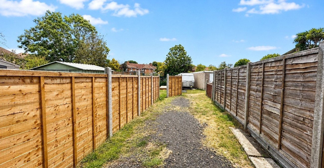 2 bedroom property for sale in London | Robinson Jackson
