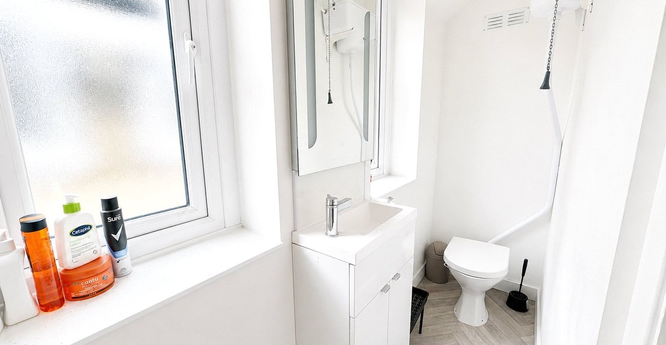 2 bedroom property for sale in London | Robinson Jackson