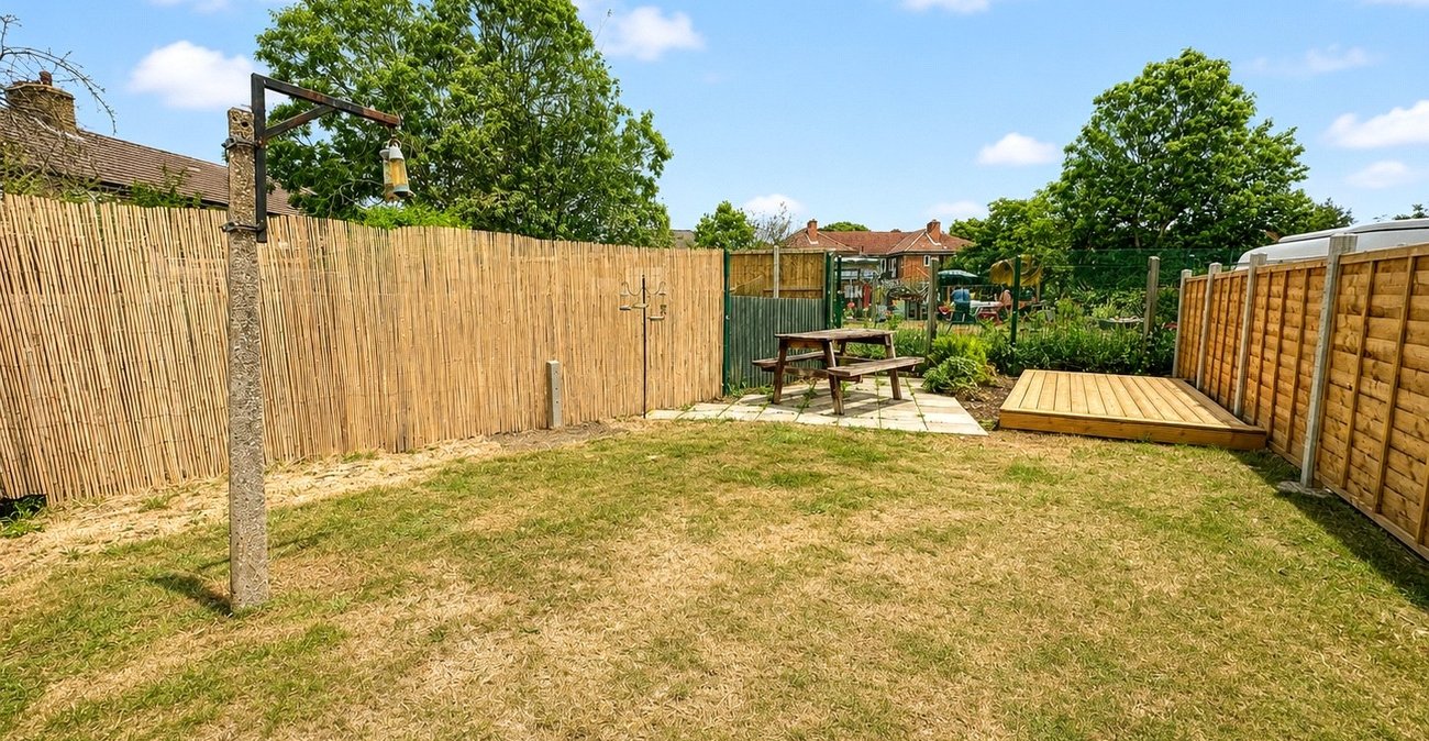 2 bedroom property for sale in London | Robinson Jackson
