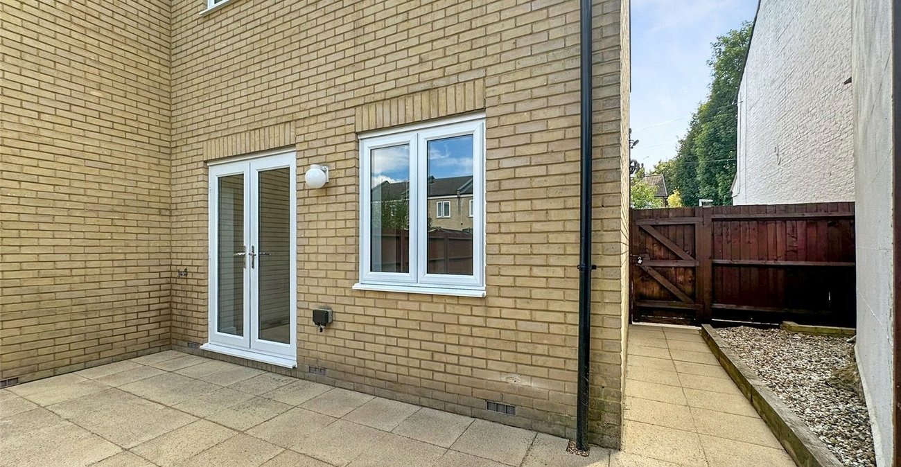 3 bedroom house for sale in Swanscombe | Robinson Jackson