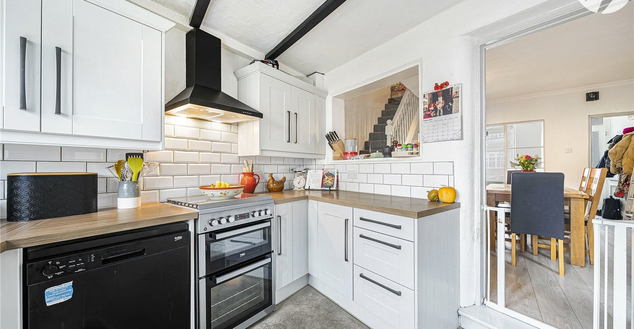 3 bedroom house for sale in Swanscombe | Robinson Jackson