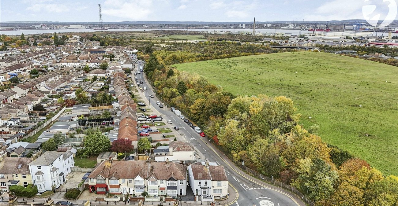 3 bedroom house for sale in Swanscombe | Robinson Jackson