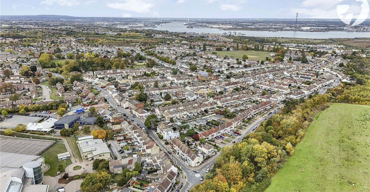 3 bedroom house for sale in Swanscombe | Robinson Jackson