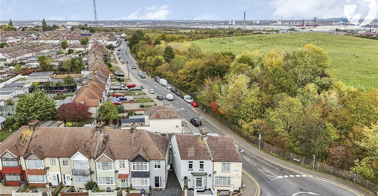 3 bedroom house for sale in Swanscombe | Robinson Jackson