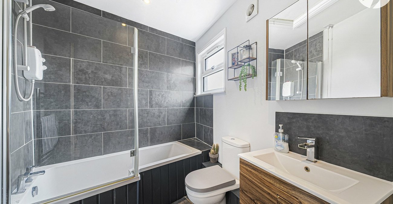 3 bedroom house for sale in Swanscombe | Robinson Jackson