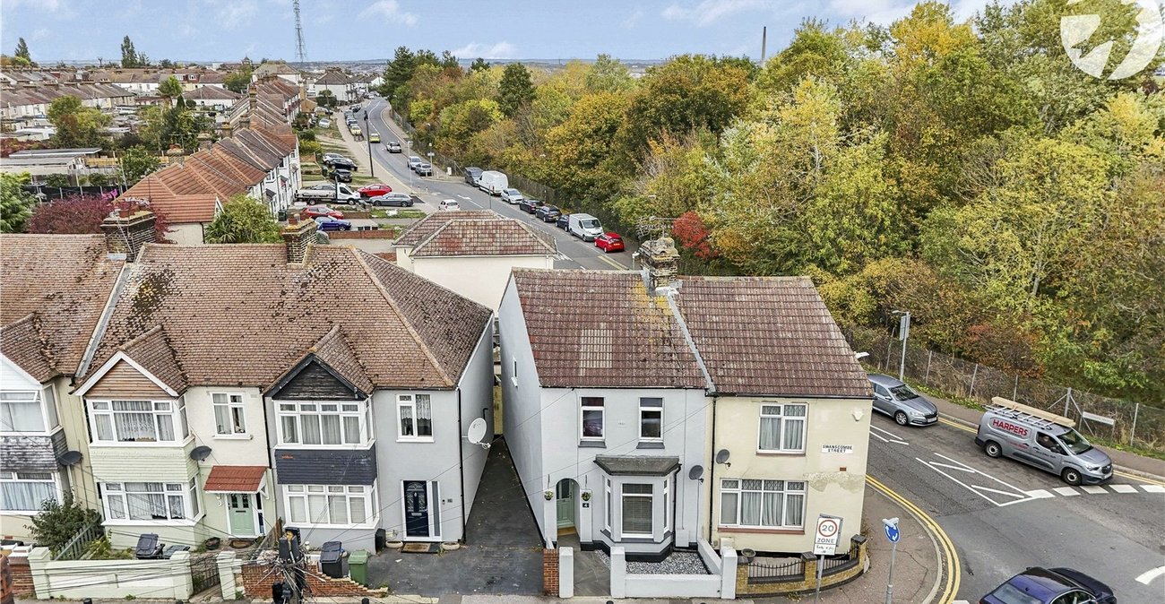 3 bedroom house for sale in Swanscombe | Robinson Jackson