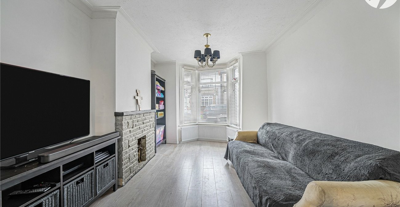 3 bedroom house for sale in Swanscombe | Robinson Jackson