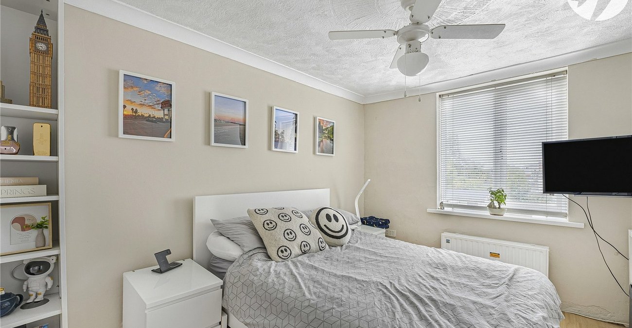 3 bedroom house for sale in Swanscombe | Robinson Jackson