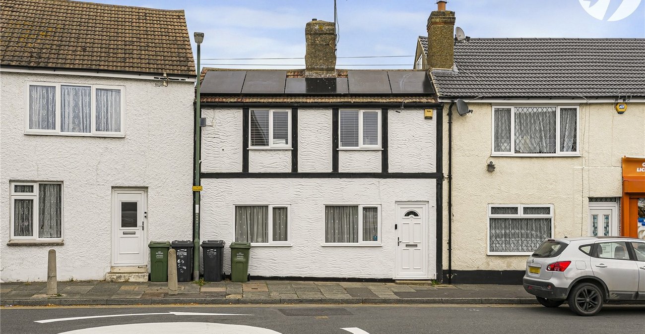 3 bedroom house for sale in Swanscombe | Robinson Jackson