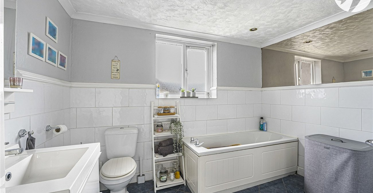 3 bedroom house for sale in Swanscombe | Robinson Jackson