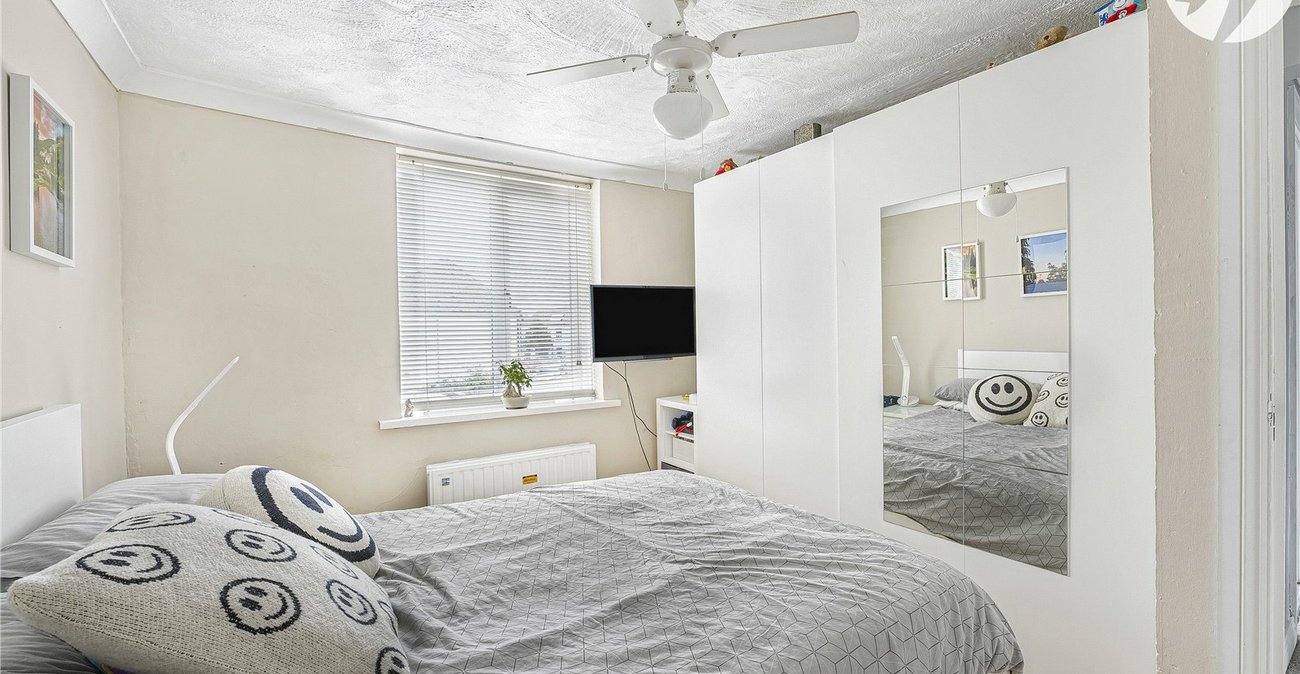 3 bedroom house for sale in Swanscombe | Robinson Jackson