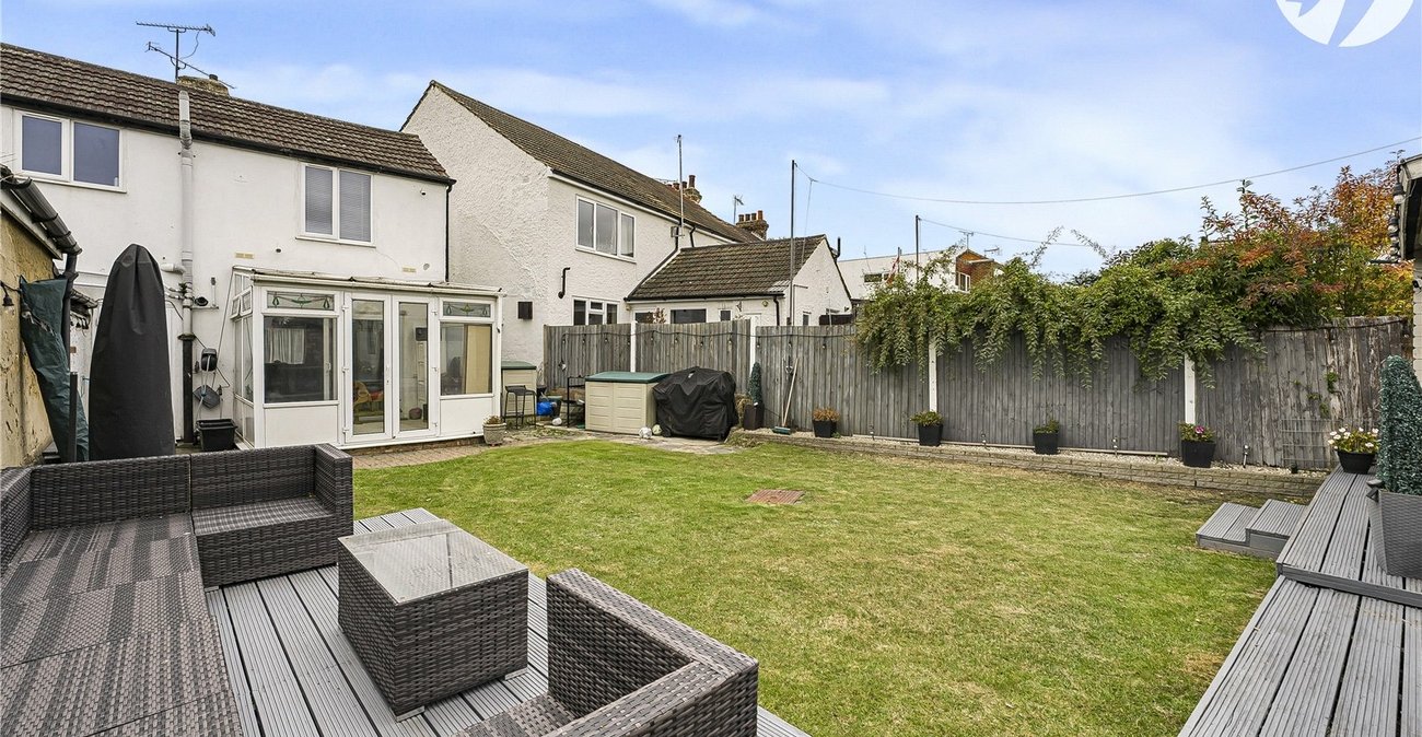 3 bedroom house for sale in Swanscombe | Robinson Jackson