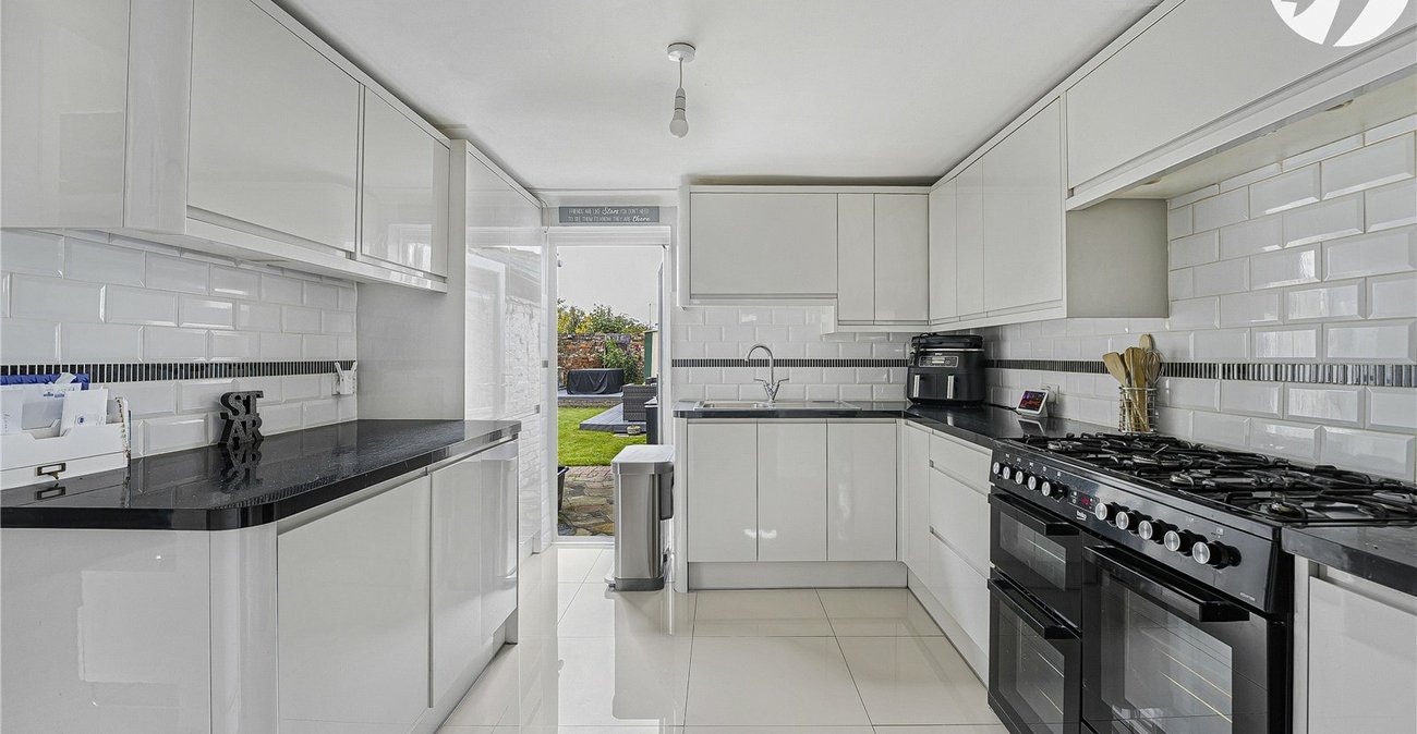 3 bedroom house for sale in Swanscombe | Robinson Jackson