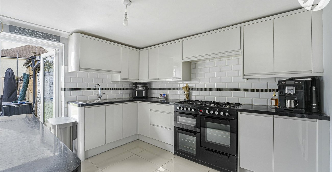 3 bedroom house for sale in Swanscombe | Robinson Jackson