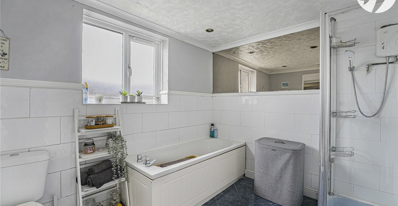 3 bedroom house for sale in Swanscombe | Robinson Jackson